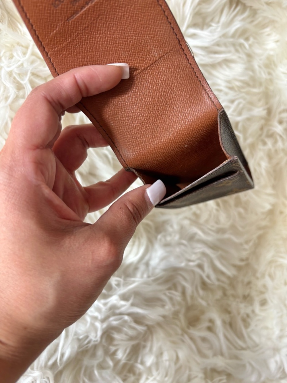 Louis Vuitton On the Go Pouch/Cigarette Case - Picture 9 of 11